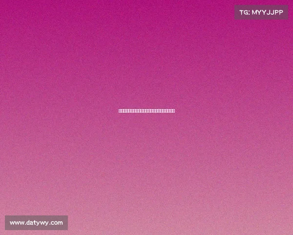 网球比赛现场观众热情高涨激发运动氛围成赛事亮点